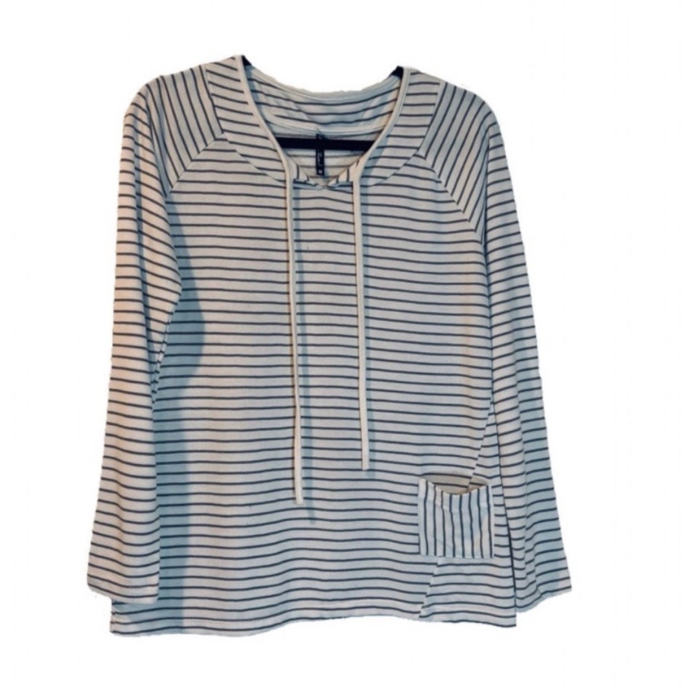 Women’s North River Shirt Size Medium White & Gray Stripe